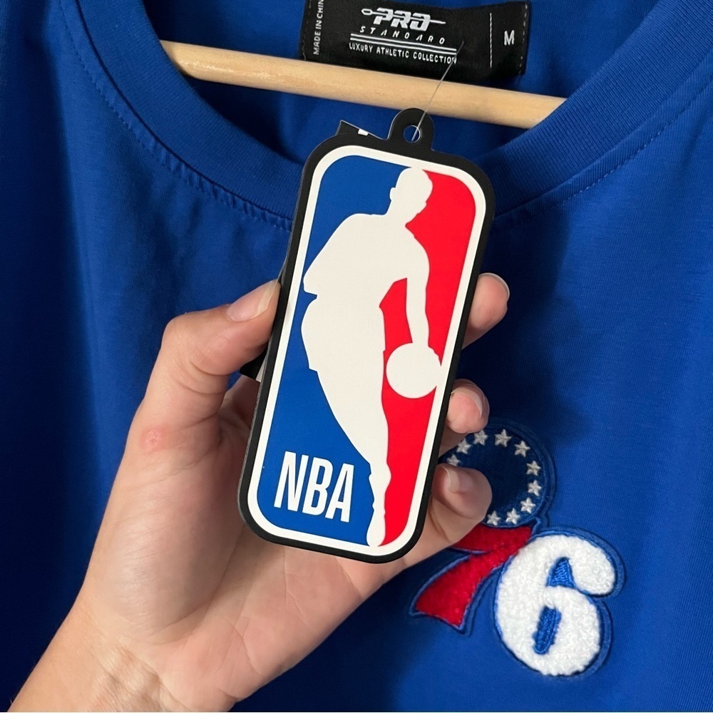 Pro Standard NBA Philadelphia 76ERS Classic Boxy Crop Tee Size Medium NWT - Picture 12 of 16